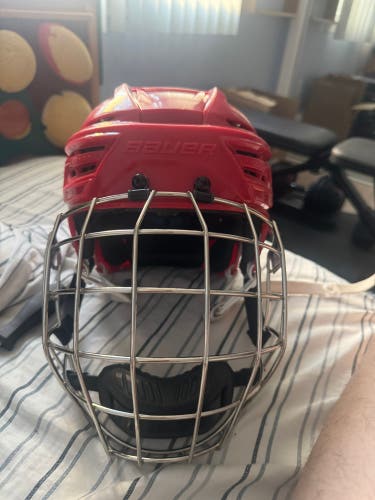Medium Bauer Re-Akt 155 Helmet (Used)