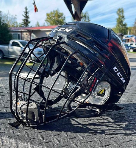 Large CCM Tacks 910 Helmet (Used)