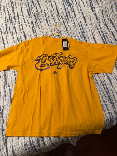 Yellow Large Men's Adidas Lakers T- Shirt (New)