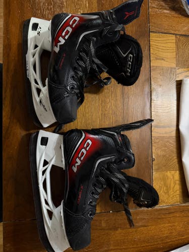 Red CCM JetSpeed Vibe Hockey Skates Wide Width Size 3 (Used)