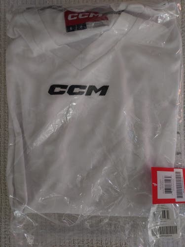 White Small Adult  CCM 5000 Jersey (New)