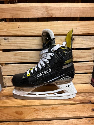 2020 Bauer Supreme S35 Hockey Skates Regular Width Size 4 (Used)