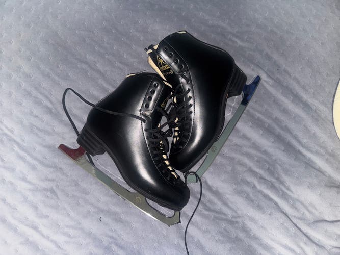 Jackson Ultima Freestyle Figure Skates B Adult 9 (Used)