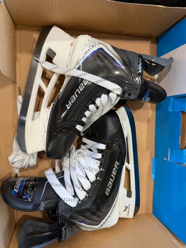 2025 Bauer Vapor Flylite Hockey Skates Regular Width 8 (New)