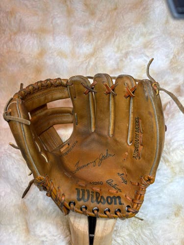 Wilson Tommy John Auto A2260 RH Pitcher's Baseball Glove 10.5" adult (Used)