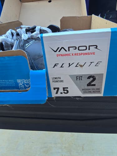 Black 2025 Bauer Vapor Flylite Hockey Skates Wide Width Pro Stock 7.5 (Used)