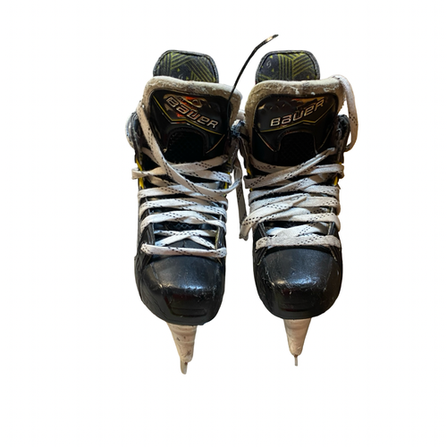 Used Bauer M40 SUPREME Junior Hockey Skate Junior 02.5 11706-S000389893