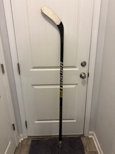 Senior Bauer Supreme 2S Pro Right Handed Hockey Stick P88 102 Flex Pro Stock (Used)