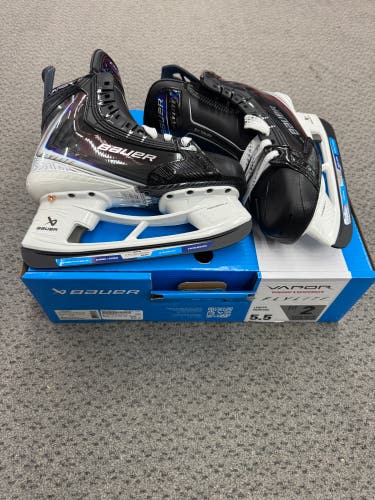 2025 Bauer Vapor Flylite Hockey Skates Size 5.5 (New)