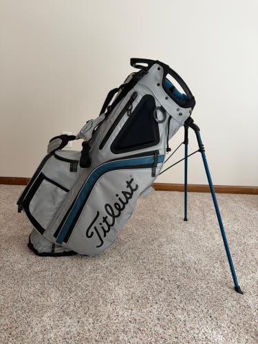 Titleist Hybrid 14 Bag (Used)