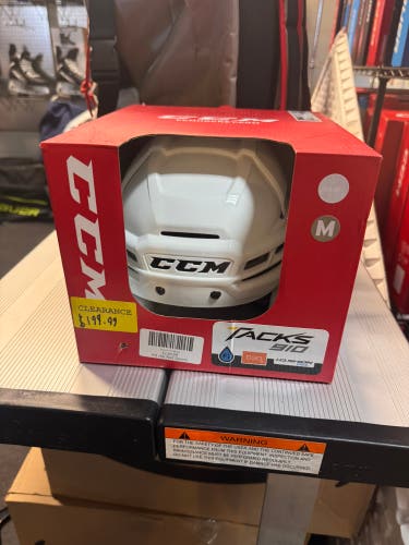 Medium CCM Tacks 910 Helmet (New)