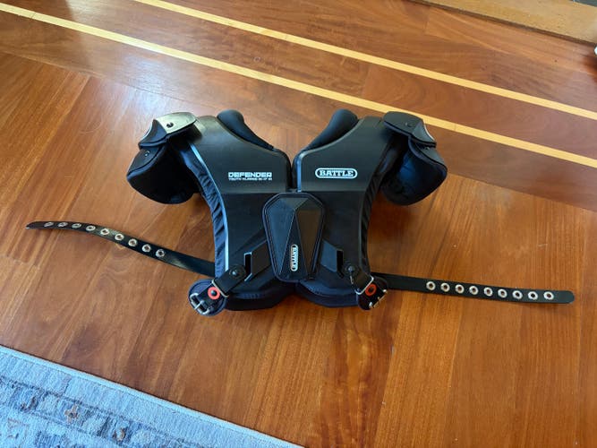 Extra Large Youth Battle Defender Shoulder Pads (Used)