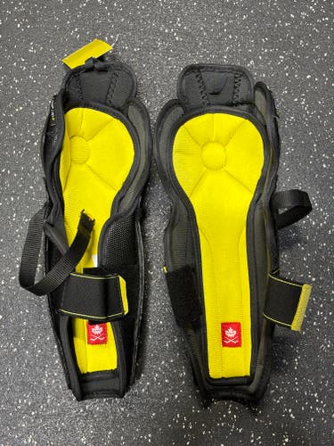Junior CCM Tacks 9550 12" Shin Pads (Used)