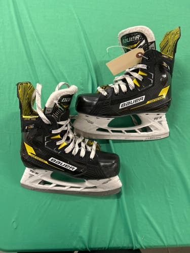 Bauer Supreme M4 Hockey Skates | Junior Size 3, Regular Width