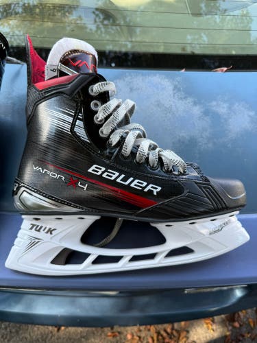 Black 2023 Bauer Vapor X4 Hockey Skates Regular Width 9 (New)