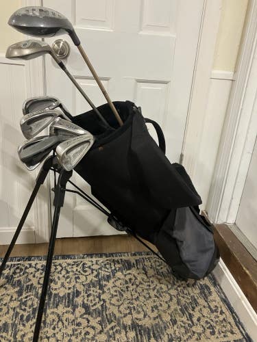 Ladies Complete Golf Club Set & Bag, Right Handed, Good Condition