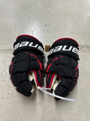 NHL Blackhawks Bauer Supreme Ultrasonic Gloves 13" Pro Stock (Used)