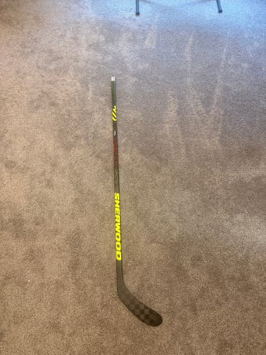 Senior Sher-Wood Rekker Legend 2 Right Handed Hockey Stick P28 85 Flex (New)
