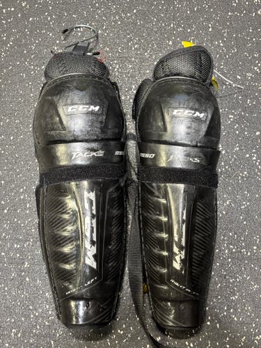 Junior CCM Tacks 9550 11" Shin Pads (Used)