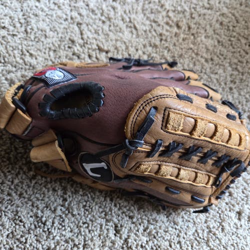 Louisville Slugger RH DY1351 Dynasty Series Softball Glove 13.5" Nice, Game Ready Glove