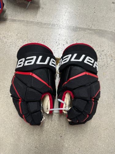 NHL BLACKHAWKS Bauer Vapor Hyperlite Gloves 14" Pro Stock (Used)