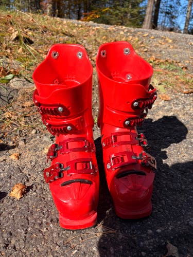 Mondo 23 & 23.5 Women's Atomic Redster Team Issue 130 Racing Ski Boots Stiff Flex (Used)