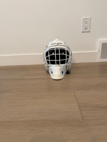Senior Medium 2022 Bauer NME VTX Goalie Mask (Used)