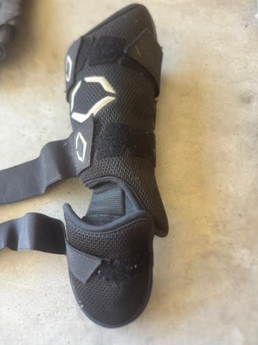 Black Senior EvoShield Leg guard Shin Guards (Used)