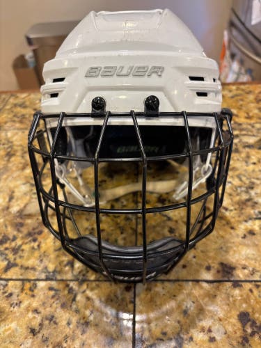 Medium Bauer Re-Akt 85 Helmet (Used)