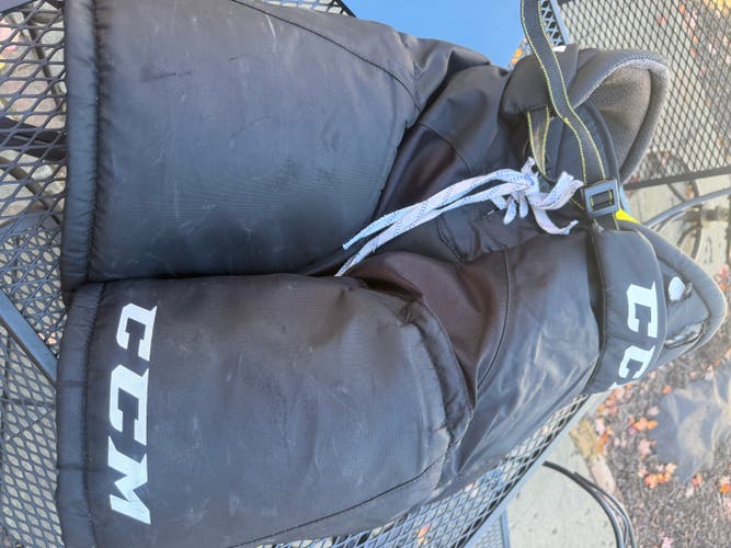 Senior Medium CCM Tacks 9040 Hockey Pants (Used)
