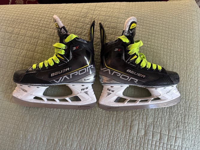 2021 Bauer Vapor 3X Hockey Skates Regular Width Size 2.5 (Used)