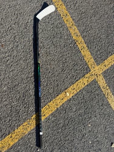 Senior True Catalyst Nitro Right Handed Hockey Stick P28 70 Flex (New)