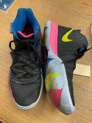 Nike Kyrie 5 Size 8.5 US Basketball Shoes