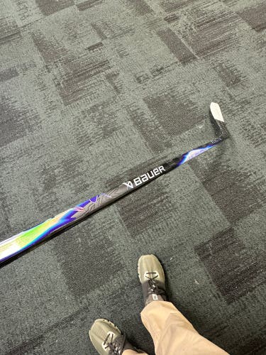 Intermediate Bauer Vapor Flylite Left Hand Hockey Stick P28 55 Flex (Used)