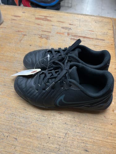 Nike Tiempo Indoor Soccer Shoes Size 1