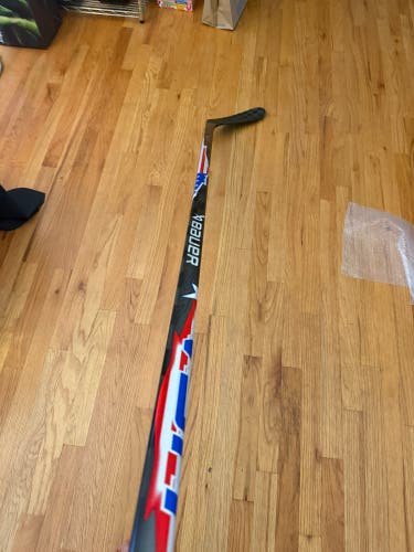 Bauer Vapor Flylite Right Handed Hockey Stick P28 77 Flex (New)