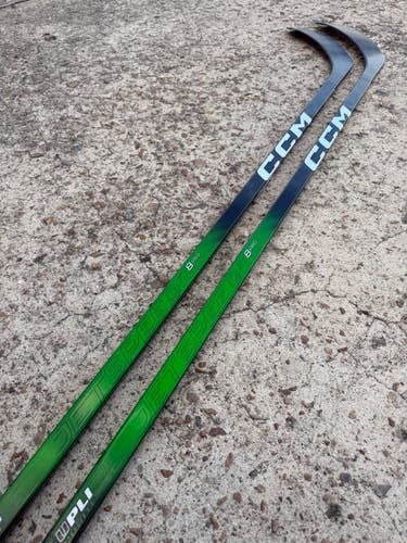2 Pack CCM JETSPEED FT8 PRO Pro Stock Hockey Stick Grip P90 95 Flex Right 5735