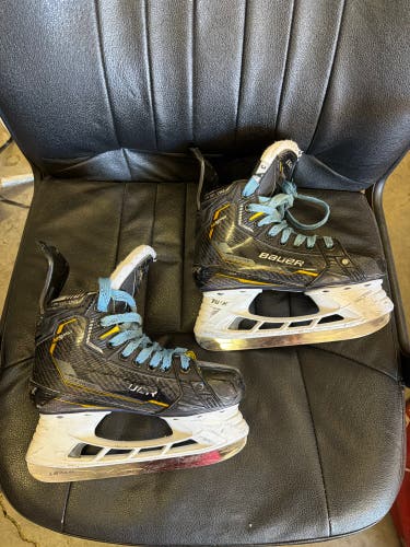 2022 Bauer Supreme M5 Pro Hockey Skates Regular Width Size 3 (Used)