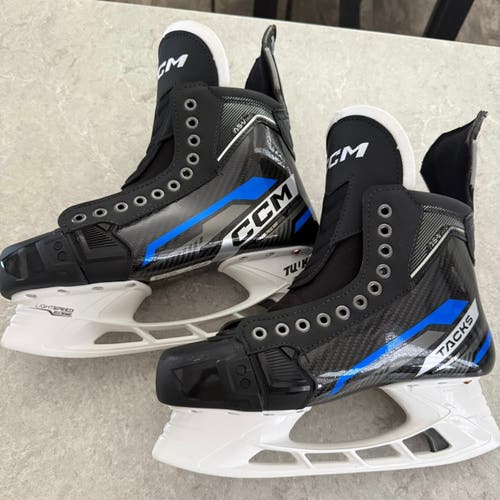 CCM AS-V Pro 10 Reg JT Miller Pro Stock Skates Tuuk LightSpeed Edge 288 holders(Used)