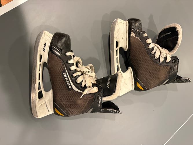 Bauer Supreme one 4 Hockey Skates Regular Width Size 5 (Used)