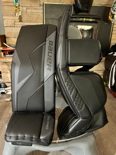 28" Bauer Sv-Pro Goalie Leg Pads (Used)