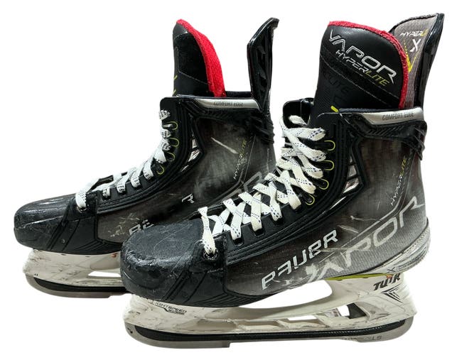 Senior Bauer Vapor Hyperlite Hockey Skates 7.5 (Used)