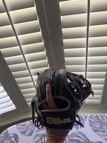 Wilson A2000 RH Infield Baseball Glove 11.5" (Used)