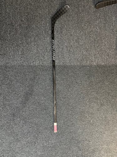 Junior Bauer Vapor Hyperlite 2 Right Handed Hockey Stick P28 40 Flex (Used)