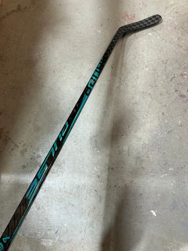 Senior Bauer Pulse Hockey Stick Right Handed P88 70 Flex (Used)