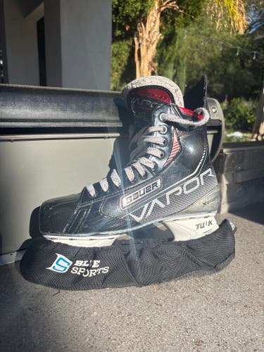 Black/White 2023 Bauer Vapor XLTX Pro Hockey Skates Regular Width 7 (Used)