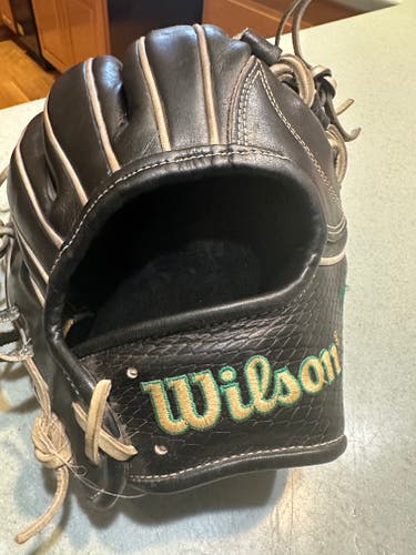 Matt Chapman Wilson RH Infield Baseball Glove 11.75" (Used)