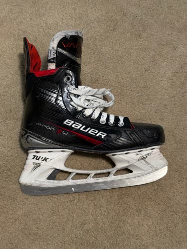 Red 2023 Bauer Vapor X4 Hockey Skates Regular Width 7.5 (Used)