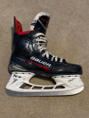 2023 Bauer Vapor X4 Hockey Skates Regular Width 8 (Used)