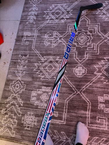 Intermediate Bauer Nexus Tracer Right Handed Hockey Stick P28 55 Flex (New)